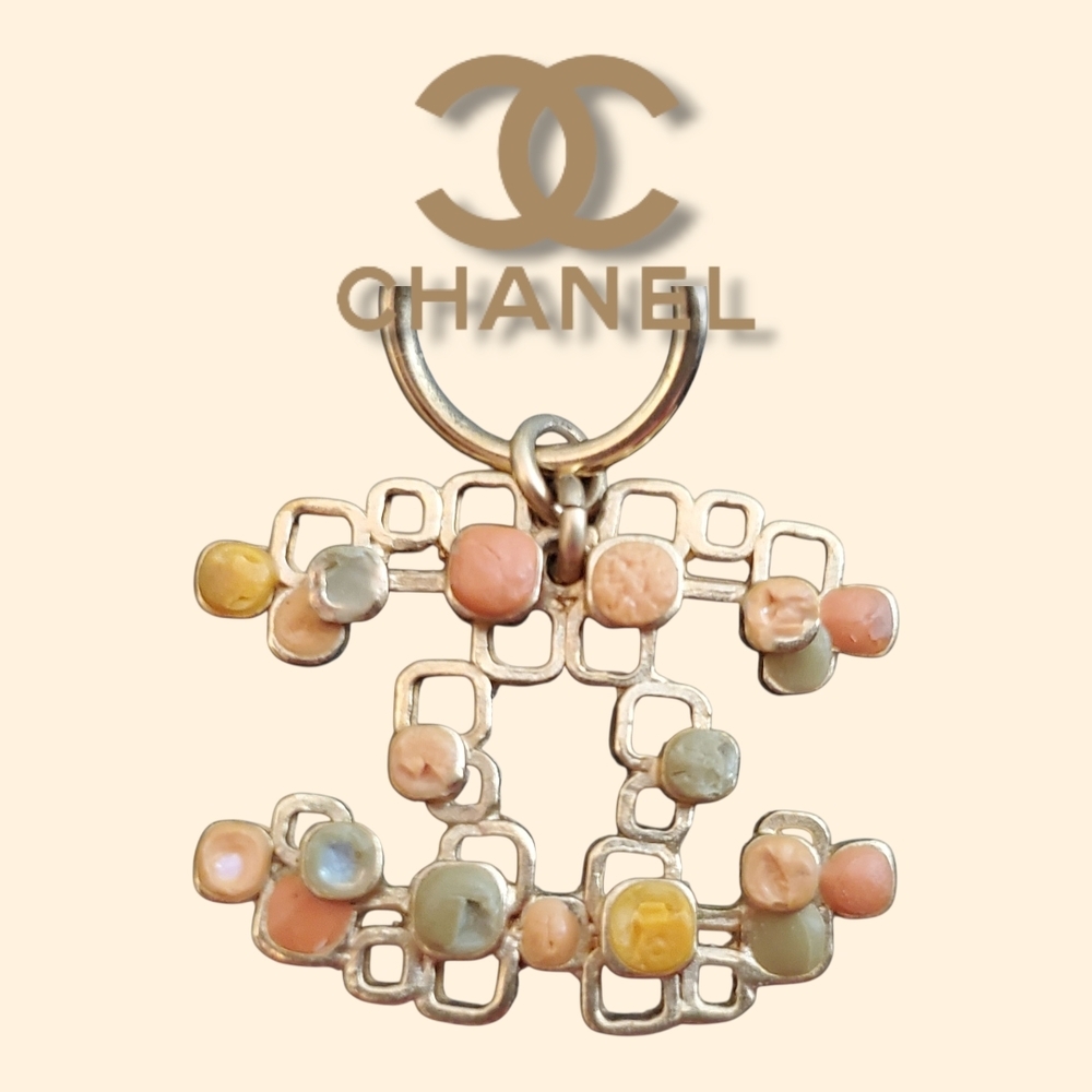 CHANEL Gold and Tan Earrings - Picture 5 of 13